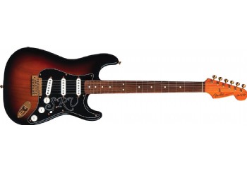 Fender Stevie Ray Vaughan Stratocaster 3-Color Sunburst Pau Ferro - Elektro Gitar